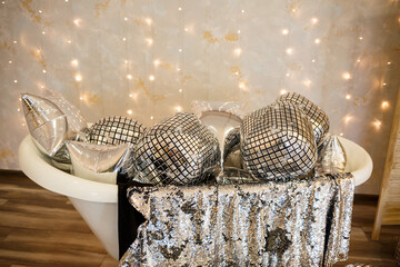 White bath tub with Christmas decor with yellow garlands in the background.