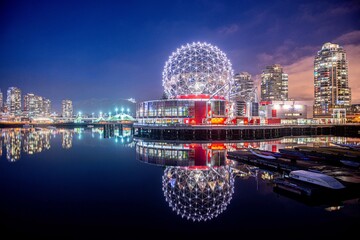 Vancouver Skyline and Science World - obrazy, fototapety, plakaty