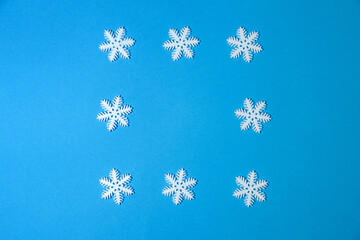 Christmas square frame made of decorative snowflakes on a blue background. Flat lay,copy space,empty space,overhead. Winter minimal concept.