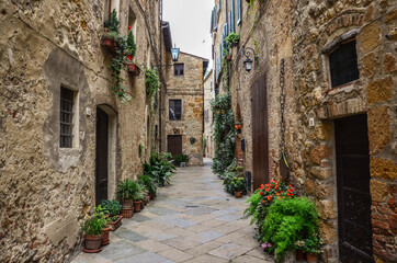 Fototapeta na wymiar Beautiful view of old traditional houses and idyllic alleyway in the historic town. Italy