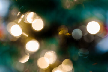 Obraz premium Defocused illuminate glow light bulb for decoration. Round golden bokeh light. Abstract blurry background.