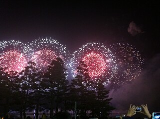 광안리 불꽃축제의 아름다운 폭죽