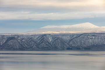 雪の八甲田山と十和田湖
