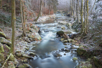 Frostiger Bach