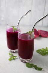 Jus buah naga merah. Red dragon fruit juice.