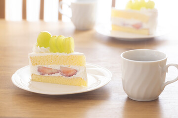 シャインマスカットとイチゴのショートケーキ