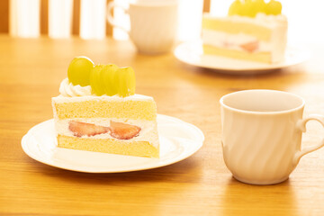 シャインマスカットとイチゴのショートケーキ