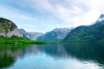 Fototapeta na wymiar Landscape of the mountains surrounding the lake. Hallstatt, Austria.