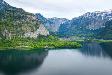 Fototapeta premium Landscape of the mountains surrounding the lake. Hallstatt, Austria.