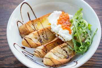 Scrambled eggs with fresh croutons on the plate