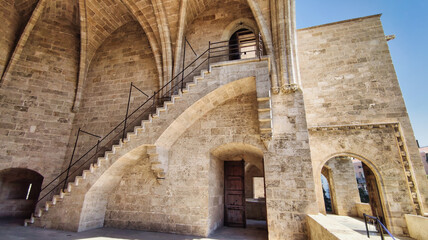 Escaleras en el interior de las torres medievales de Los Serrano en la ciudad de Valencia