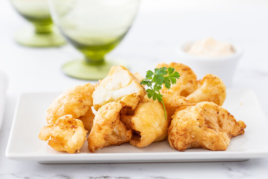 Plato de coliflor rebozada con mahonesa