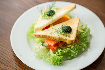 toast with cream cheese and salmon