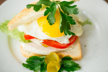 sandwich with tomato and baked egg