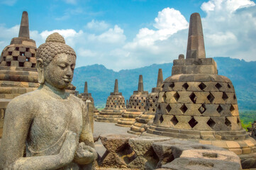 Obraz premium Sitting Buddha in temple