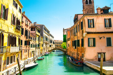 Fototapeta na wymiar Sunny and beautiful Venice. Old colorful buildings, narrow streets and bridges. Monuments of Venice in Italy 