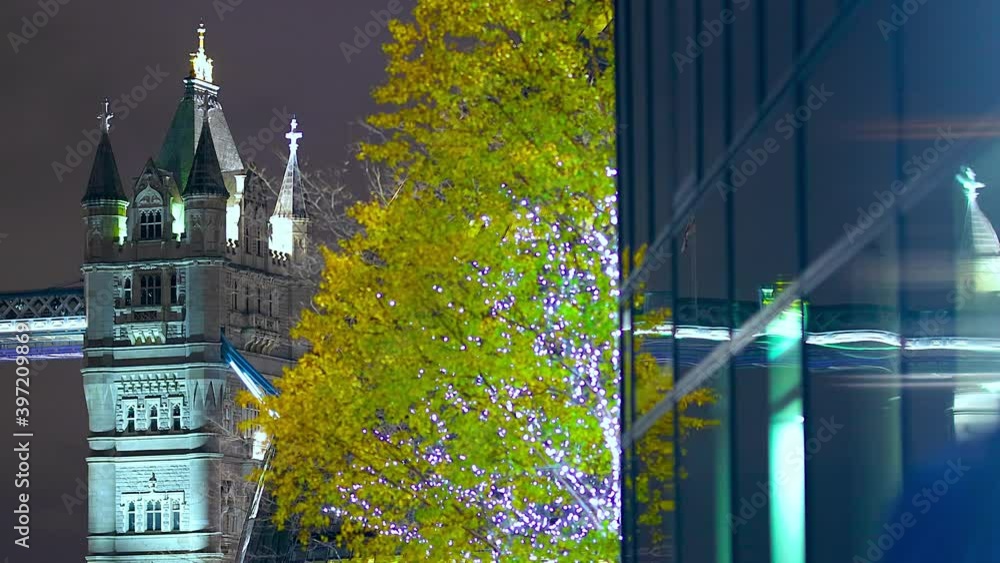 Wall mural Panorama of Tower bridge in winter time, London, England, UK