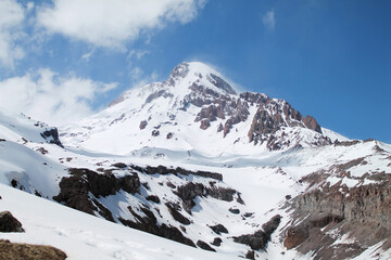 Fototapeta premium on the way to the top of Kazbegi