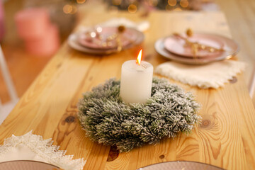 Obraz na płótnie Canvas christmas wreath on the table
