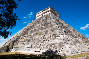 Fototapeta na wymiar Piramid of Chichen Itza 