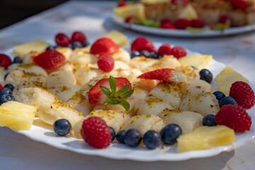yogurt with berries