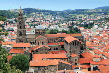 Fototapeta premium La cathédrale Notre-Dame-de-l'Annonciation de la ville du Puy-en-Velay.