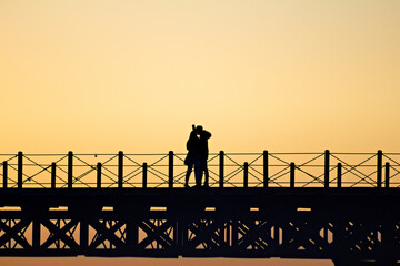 silhouette of a couple taking a selfie in the Tinto Dock 