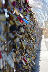 cadenas sur le pont des amoureux &agrave; Paris