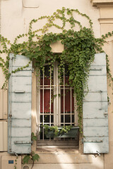 Fototapeta na wymiar old house with window and shutters, Arles, France