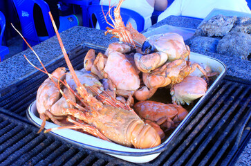 Delicias del mar, Plato de Cangrejos y Langostas del pacifico, restaurante local de Puerto del...