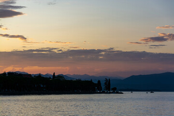 Naklejka premium Sonnenuntergang am Gardasee, Lombardei, Italien