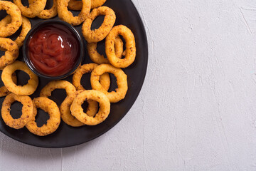 Crunchy fried onion rings and ketchup