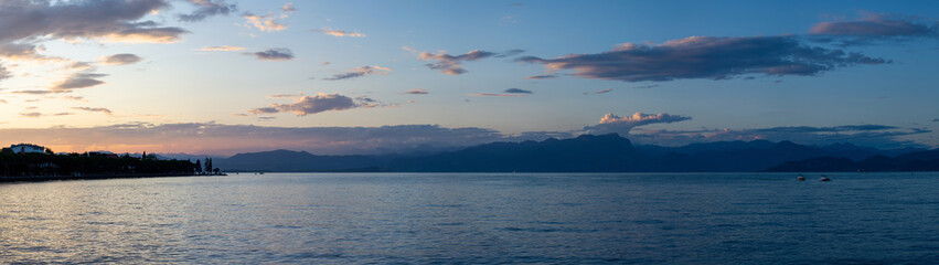 Sonnenuntergang am Gardasee, Lombardei, Italien