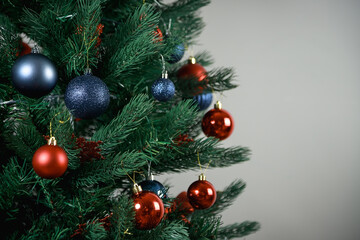 Fototapeta na wymiar Decorated Christmas tree. Blue and red balloons, Christmas toys.