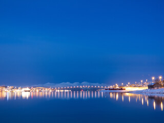 Obraz premium Nachtaufnahme Brücke Tromso, Troms og Finnmark, Norwegen