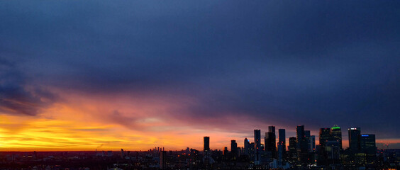 Fototapeta premium Sunset over Canary Wharf