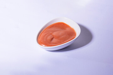 ketchup with mayonnaise Mixed in white bowl 