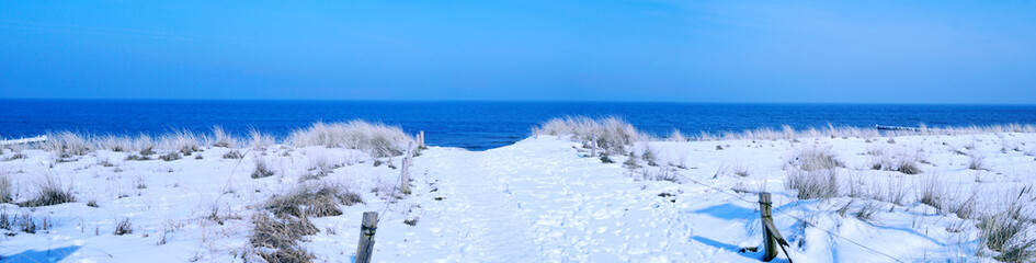 Winterlandschaft am Meer als Panorama