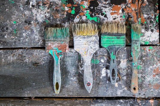 Used paintbrushes on table