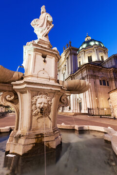 Piazza Paolo VI, Fountain with Duomo Nuovo in background