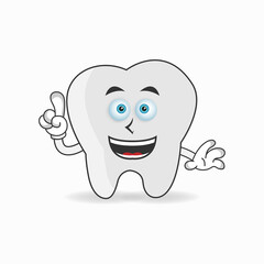 Obraz premium Tooth mascot character with smile expression. vector illustration