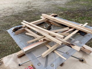 アウトドア　焚火ソロキャンプ （焚き付け）