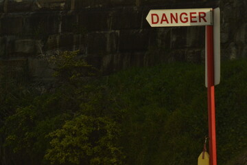 Cartel de peligro en la costa de Australia