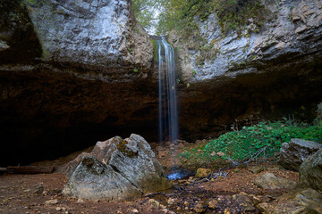 Obraz premium Waterfall on a mountain river.