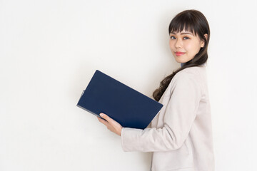 Obraz premium ファイルを持つ女性