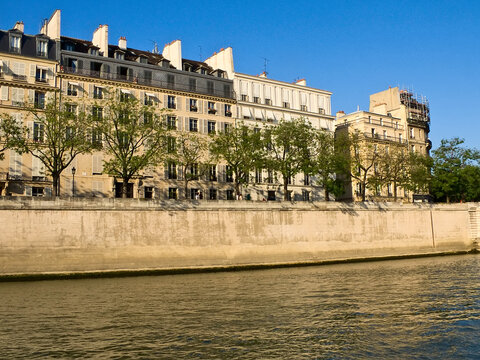 The embankment de Bethune  in  Paris