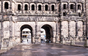  Porta Nigra (Black Gate) - the biggest and most well-preserved ancient gates worldwide.Not far walking tourists