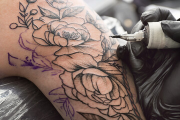 Professional artist making tattoo in salon - Powered by Adobe
