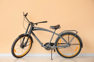 Fototapeta na wymiar Modern bicycle against color wall