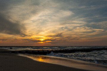 Fototapeta na wymiar Sonnenuntergang an der Küste bei Darß